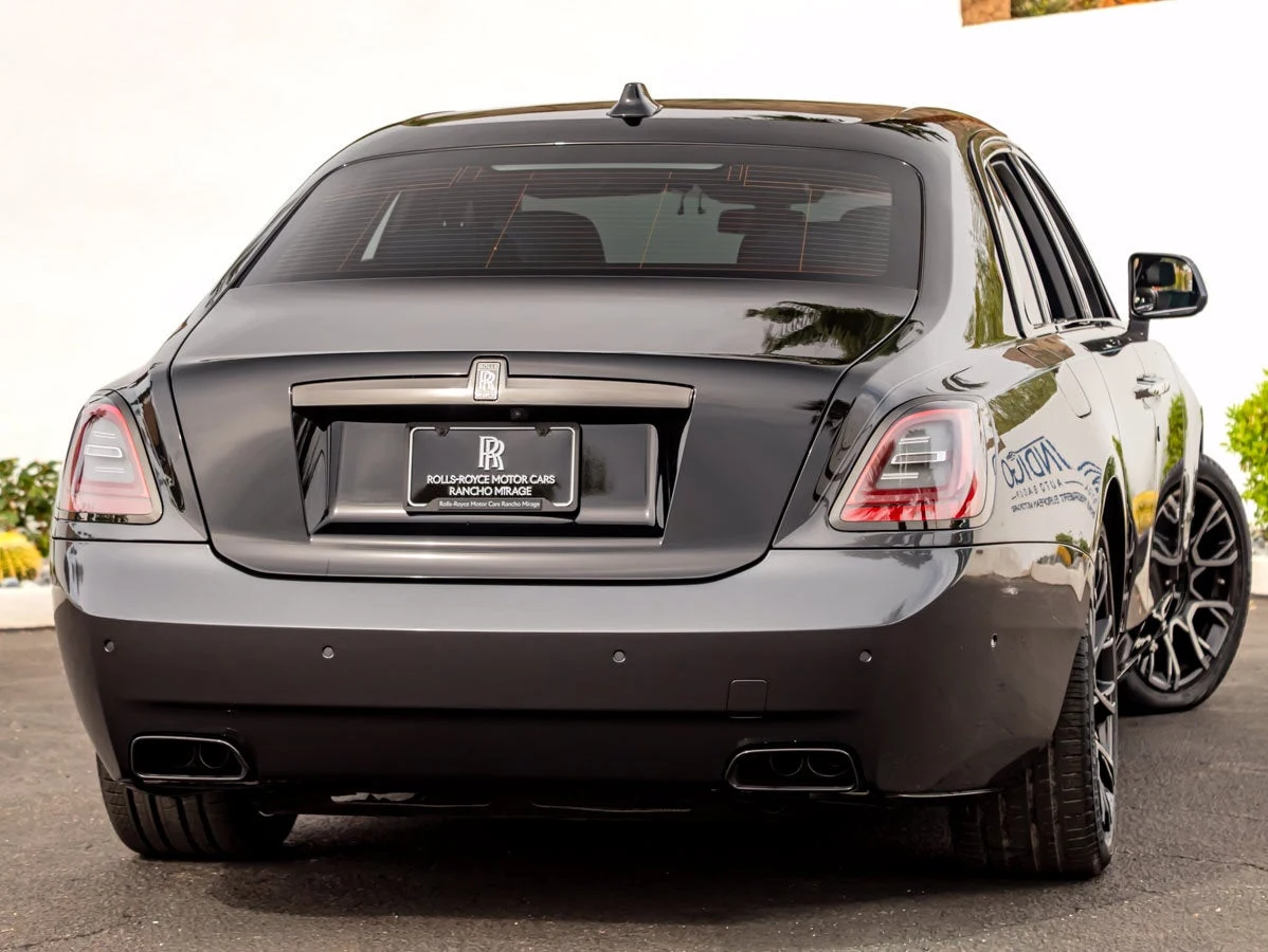 2022 Rolls-Royce Ghost Black Badge, rear three-quarter view, Gunmetal / Black Diamond
