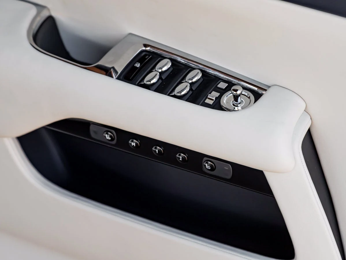 2018 Rolls-Royce Dawn interior, center console, Seashell / Navy Blue