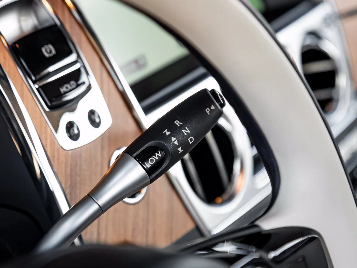 2018 Rolls-Royce Dawn interior, center console, Seashell / Navy Blue