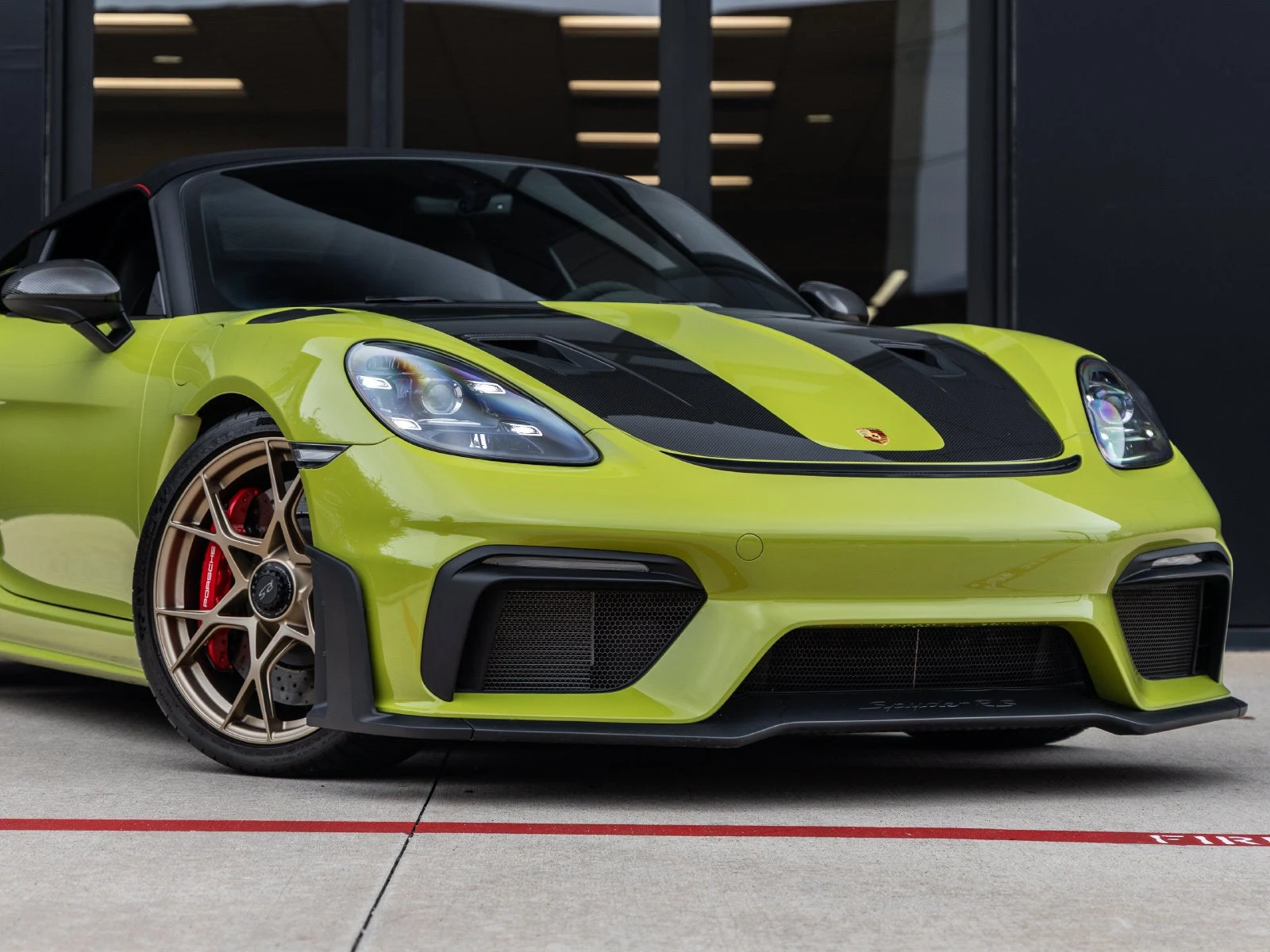 2025 Porsche 718 Spyder RS Weissach for sale, exterior, Paint to Sample Linden Green