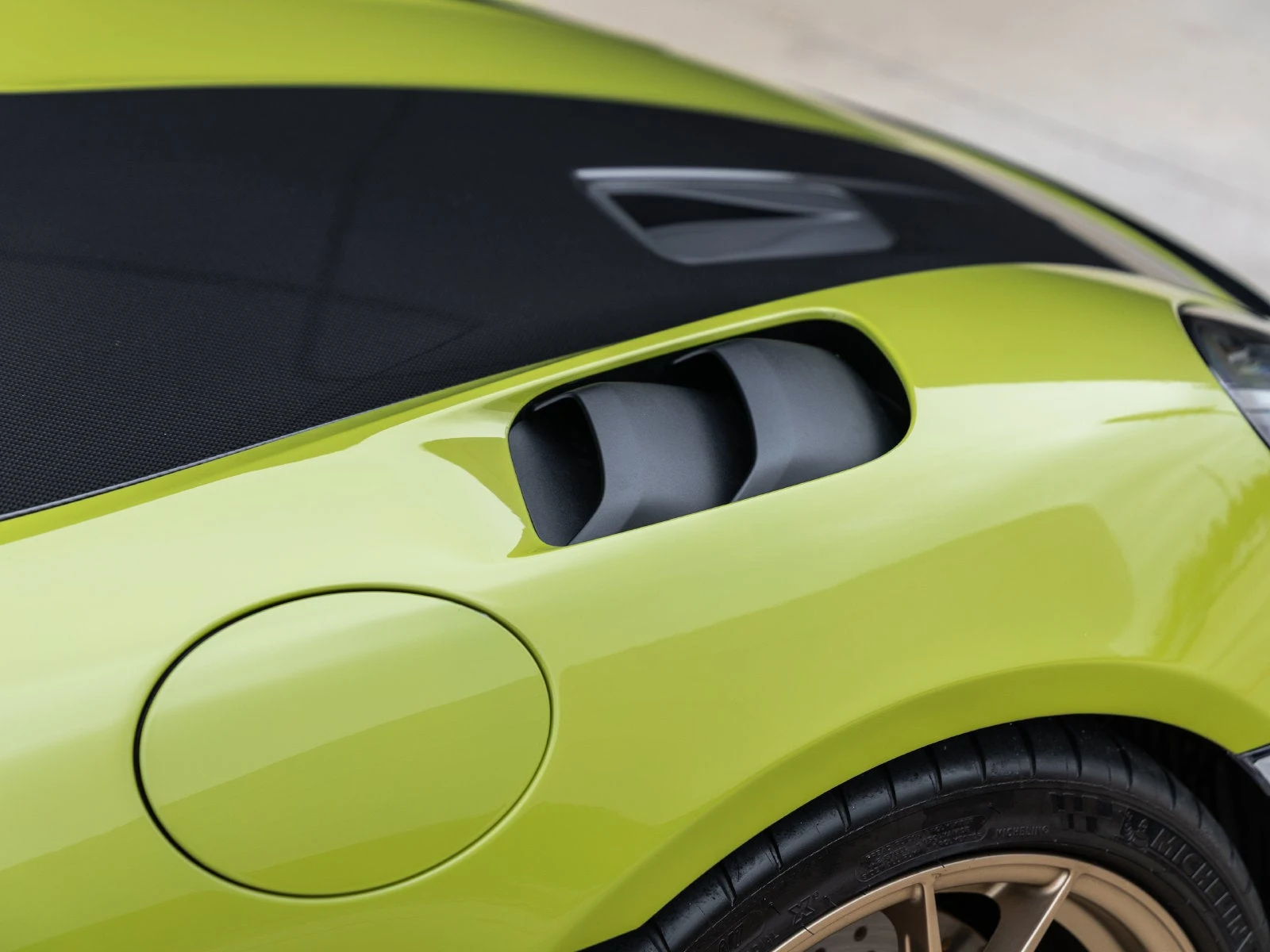 2025 Porsche 718 Spyder RS Weissach for sale, exterior, Paint to Sample Linden Green