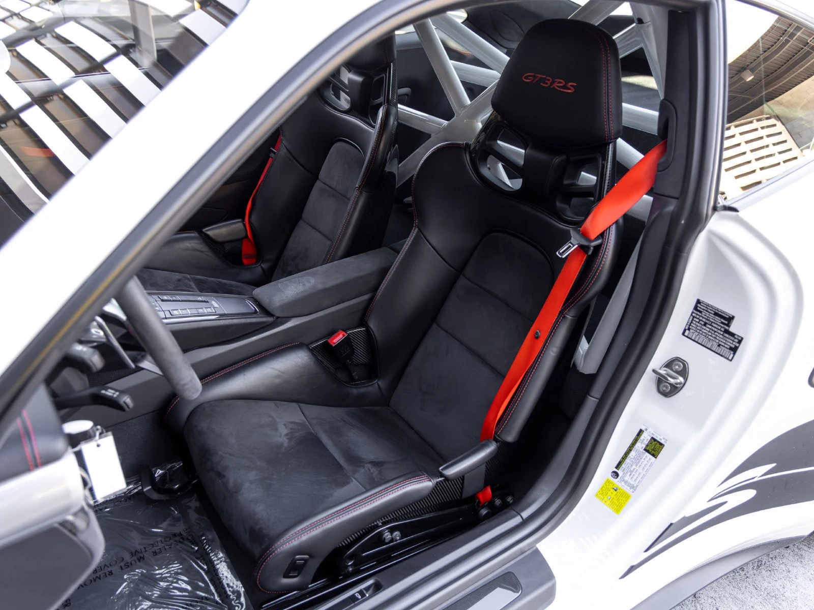 2016 Porsche 911 GT3 RS interior, seats, Black leather / Lava Orange Alcantara