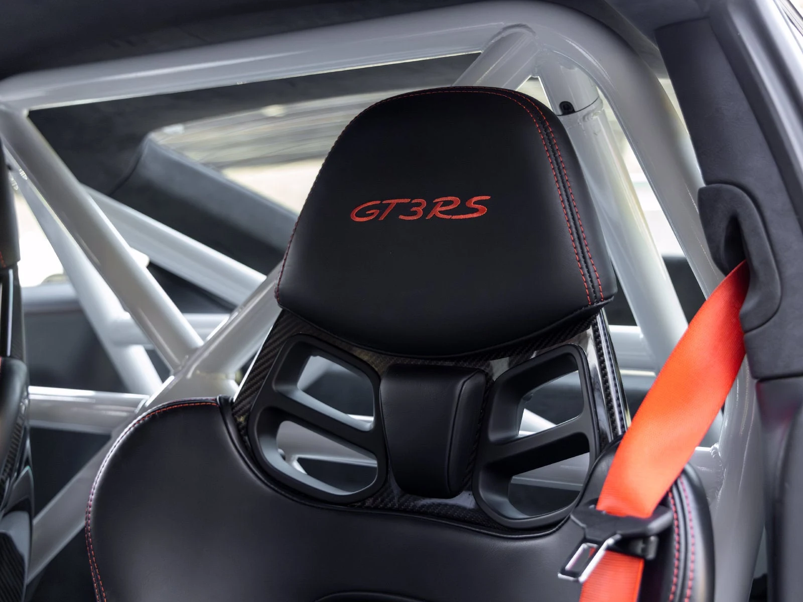 2016 Porsche 911 GT3 RS interior, seats, Black leather / Lava Orange Alcantara