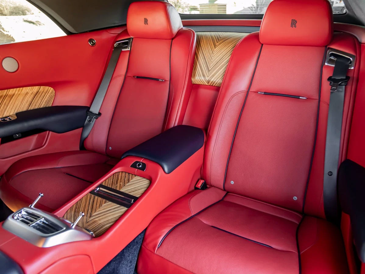 2016 Rolls-Royce Dawn interior, seats, Mugello Red / Navy Blue