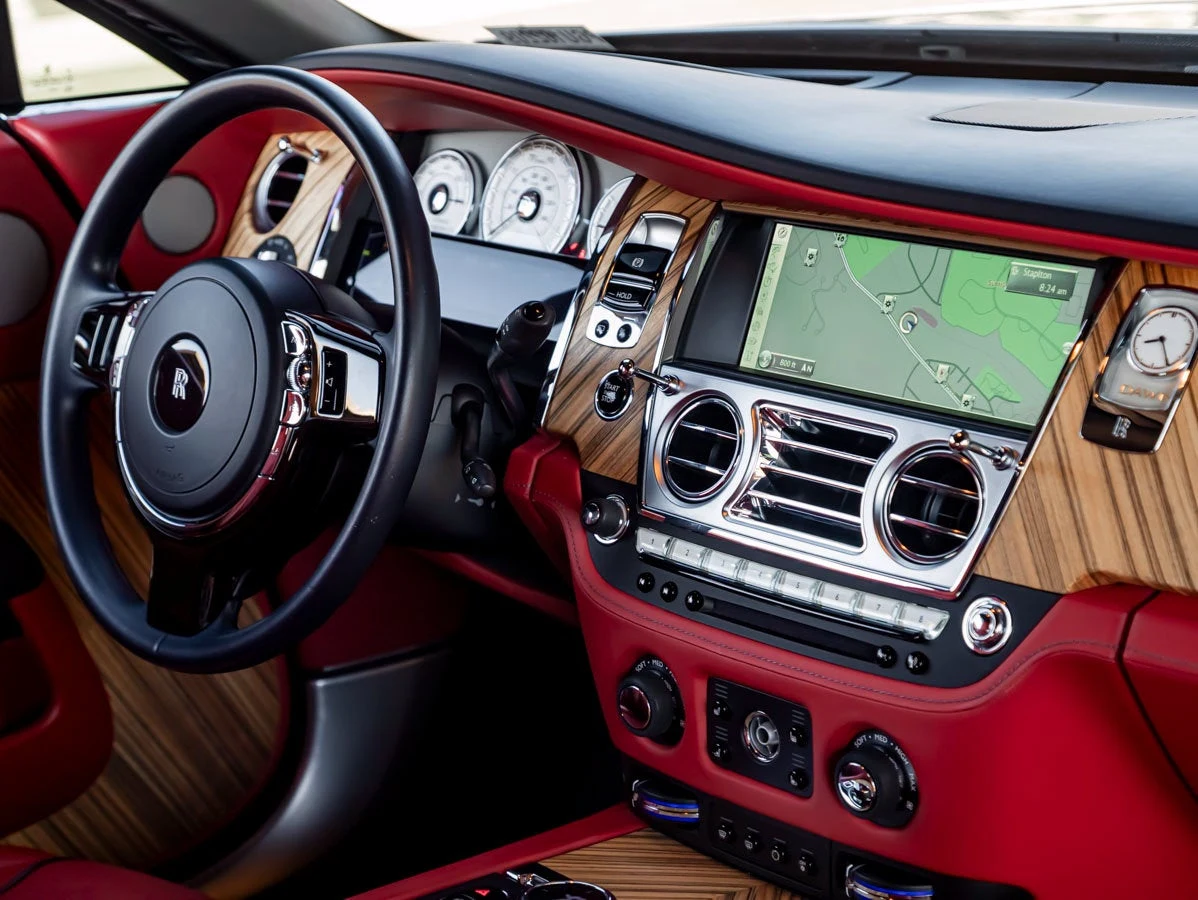 2016 Rolls-Royce Dawn interior, dashboard, Mugello Red / Navy Blue
