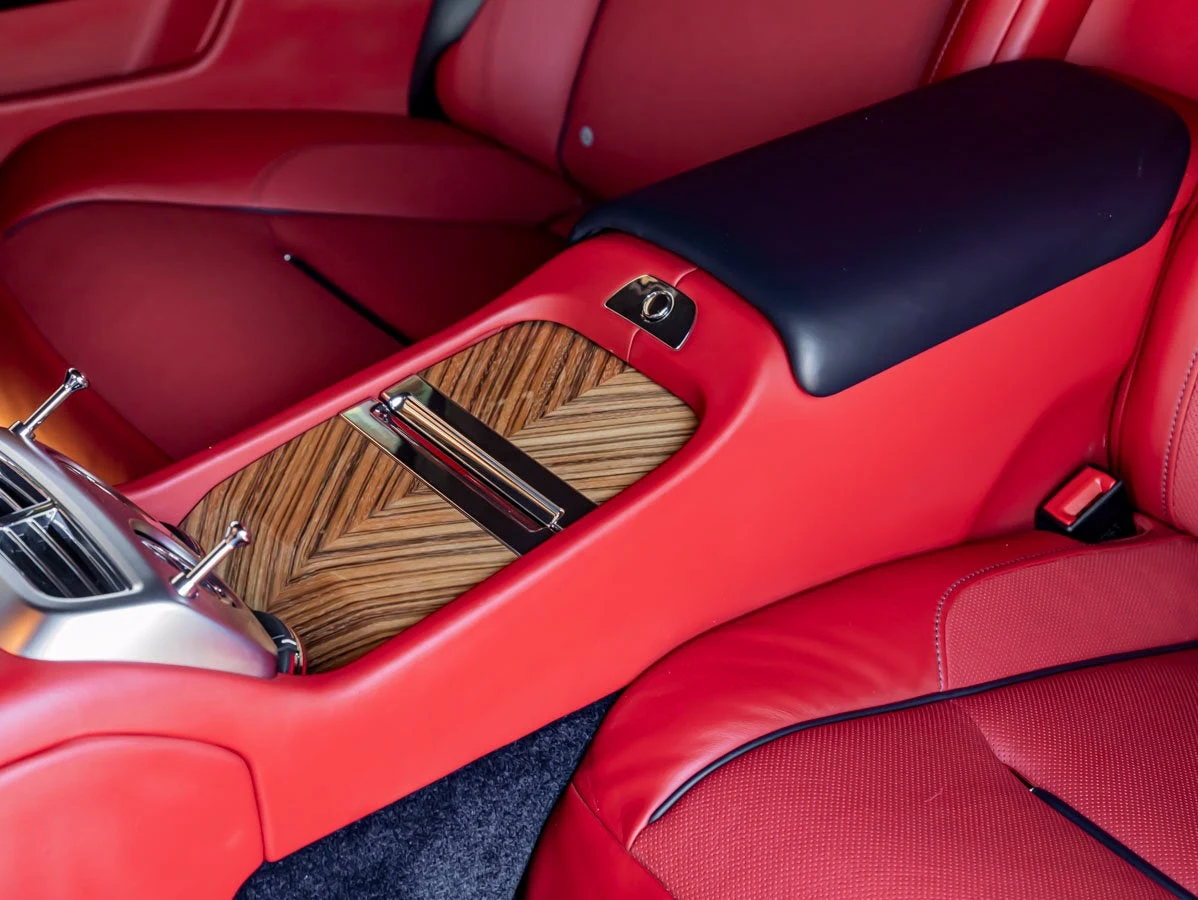 2016 Rolls-Royce Dawn interior, seats, Mugello Red / Navy Blue
