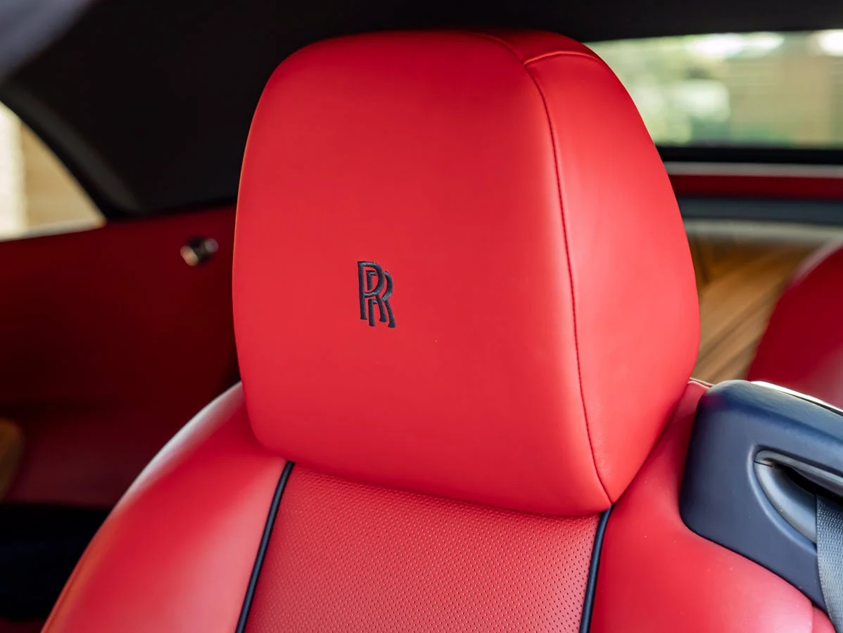 2016 Rolls-Royce Dawn interior, seats, Mugello Red / Navy Blue