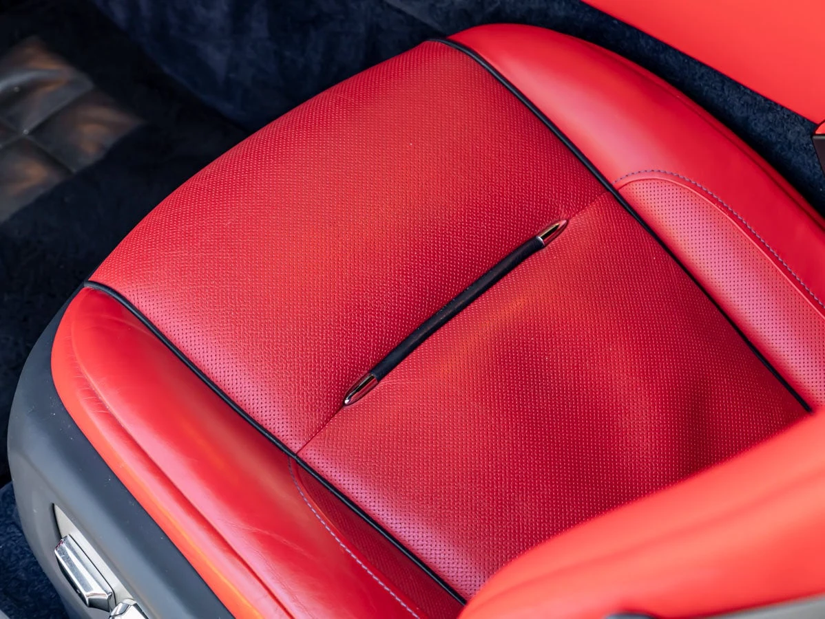 2016 Rolls-Royce Dawn interior, seats, Mugello Red / Navy Blue