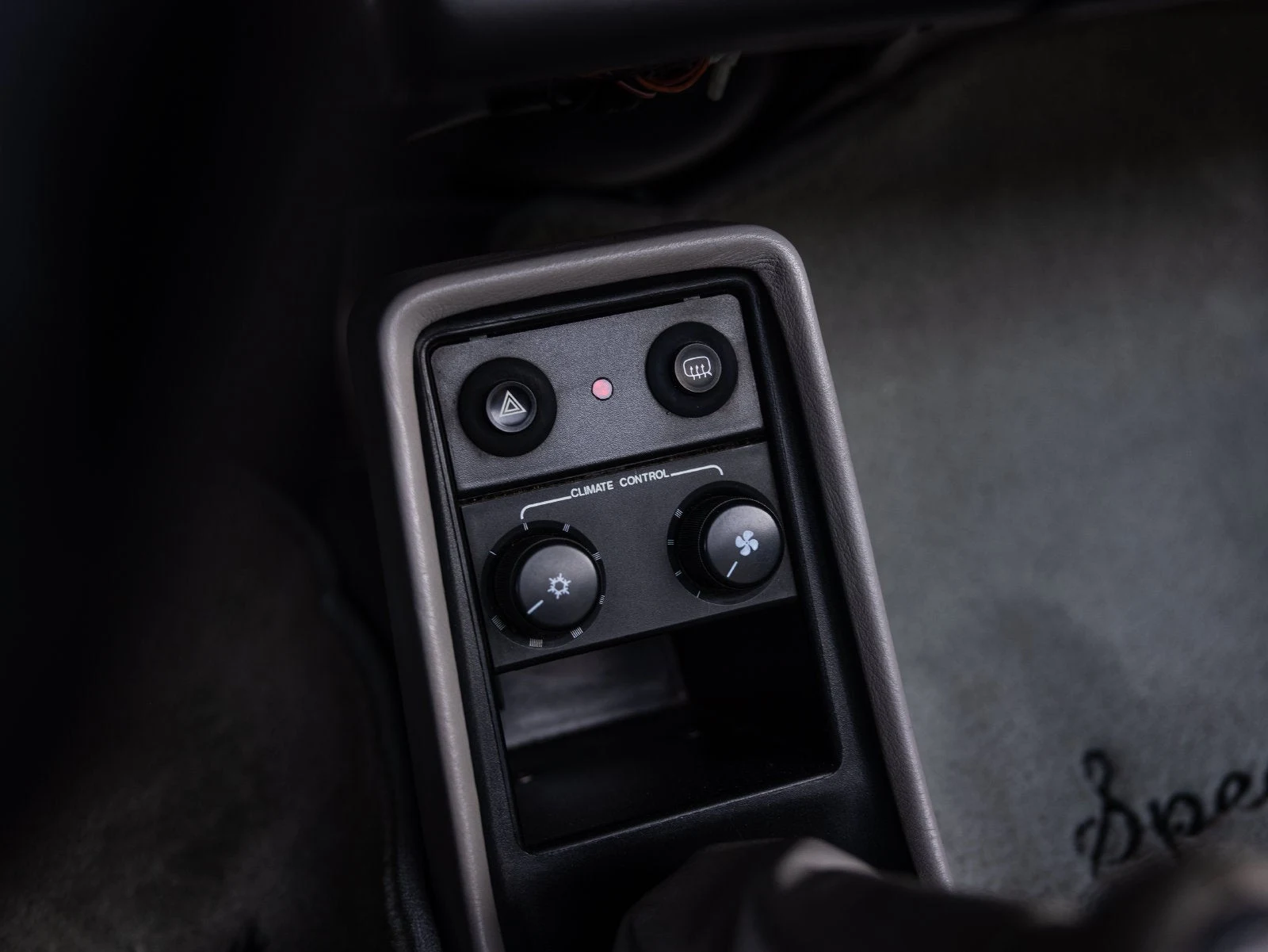 1989 Porsche 911 Speedster interior, center console, Silk Gray leather / Black