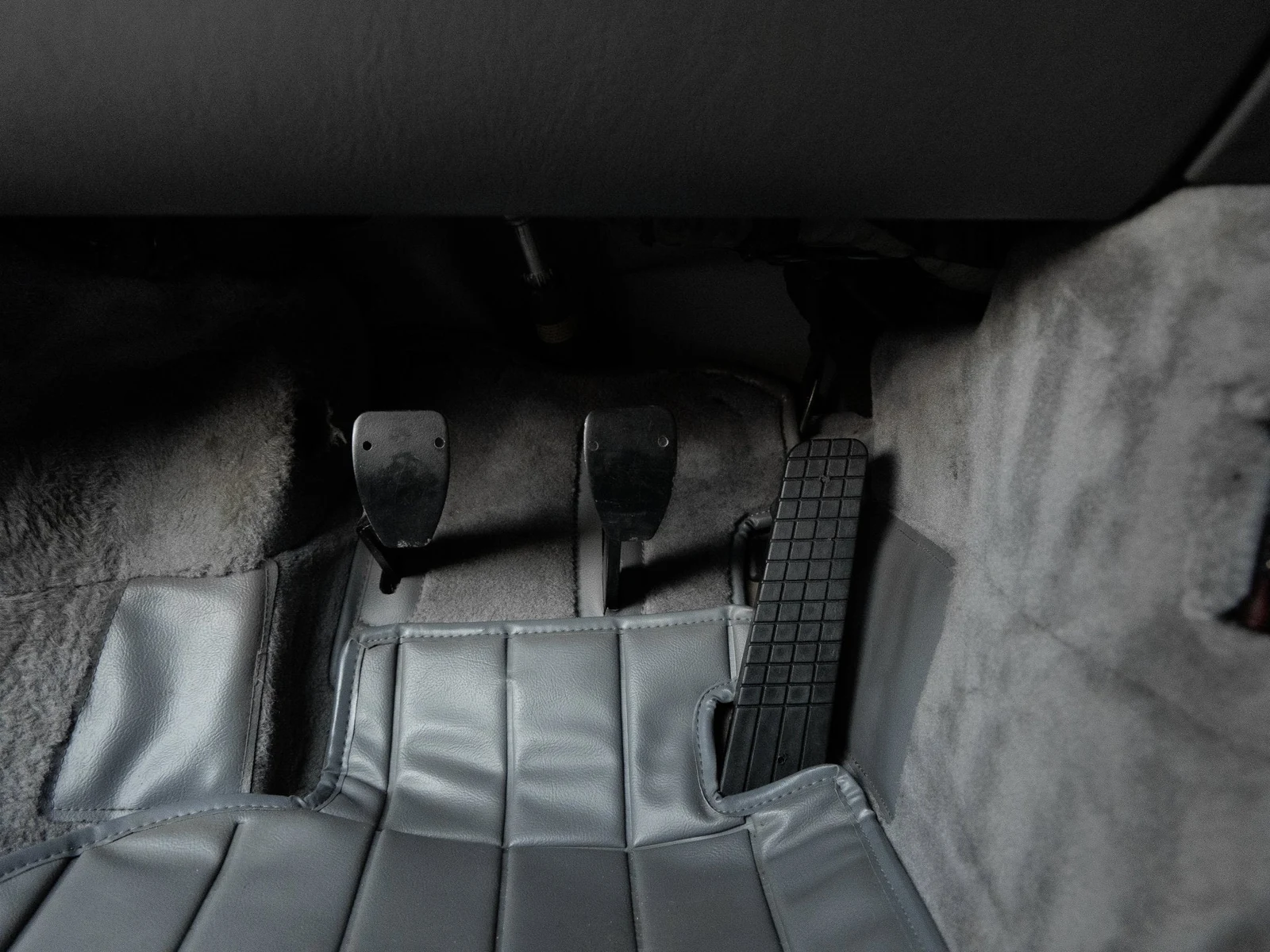 1997 Porsche 911 Carrera S interior, seats