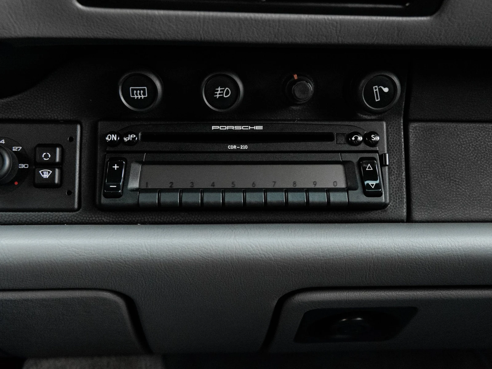 1997 Porsche 911 Carrera S interior, center console