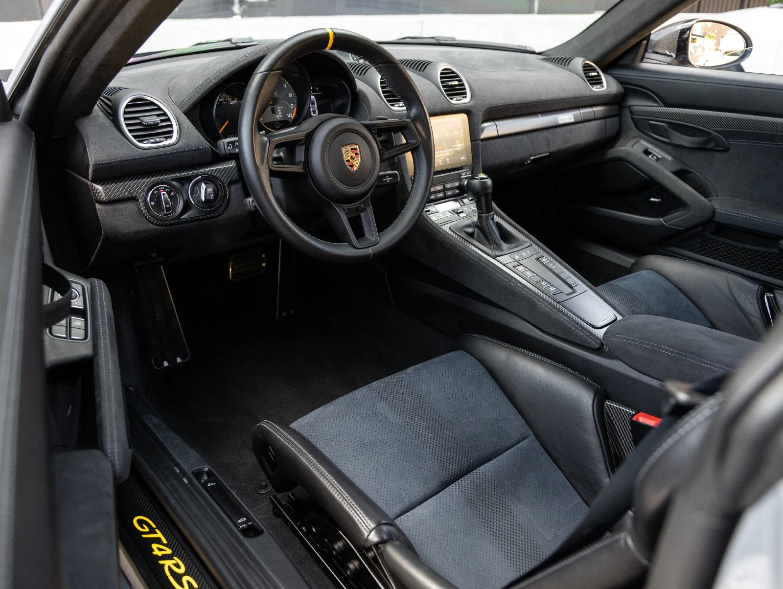 2023 Porsche 718 Cayman GT4 RS Weissach interior, dashboard