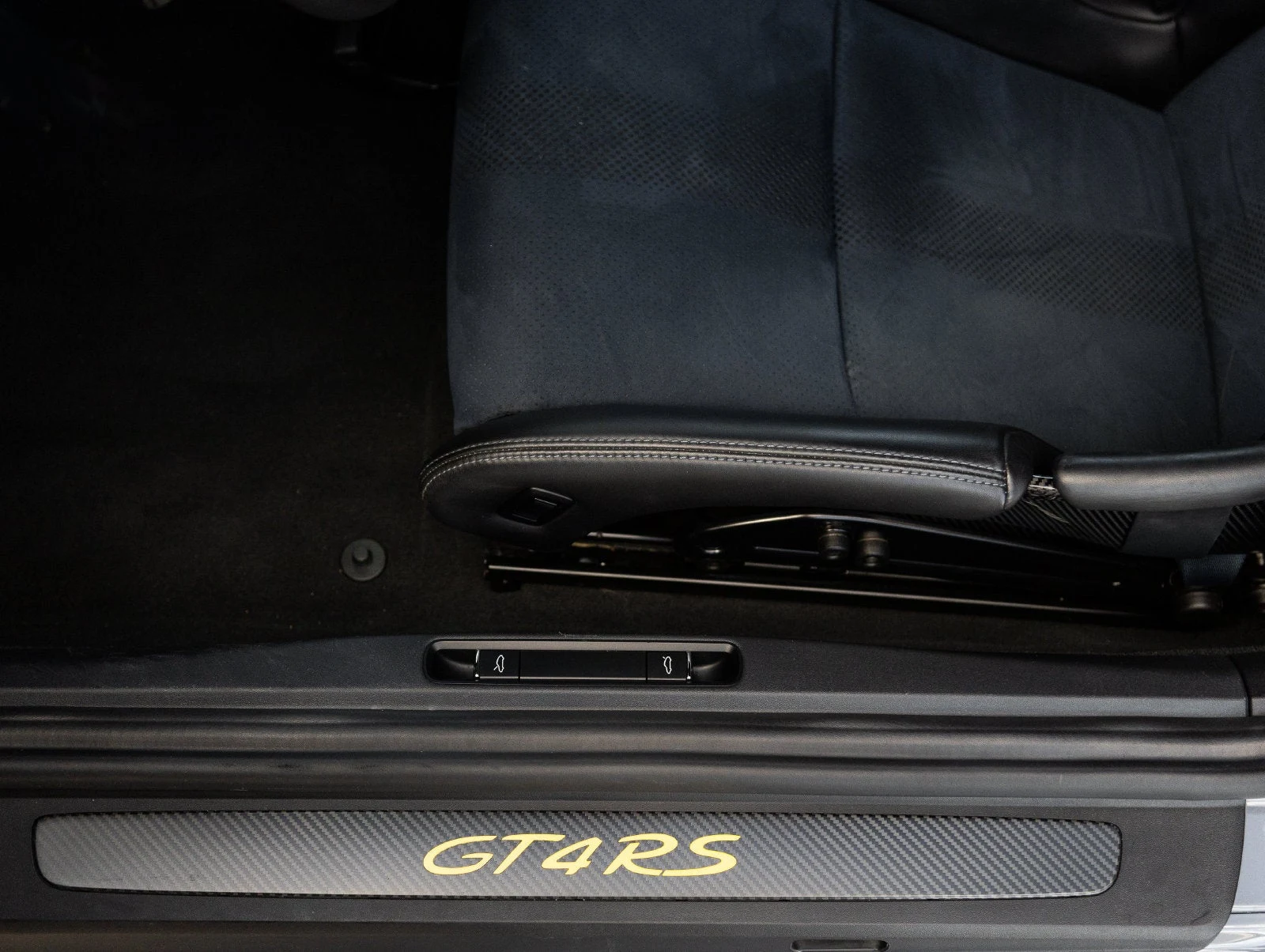 2023 Porsche 718 Cayman GT4 RS Weissach interior