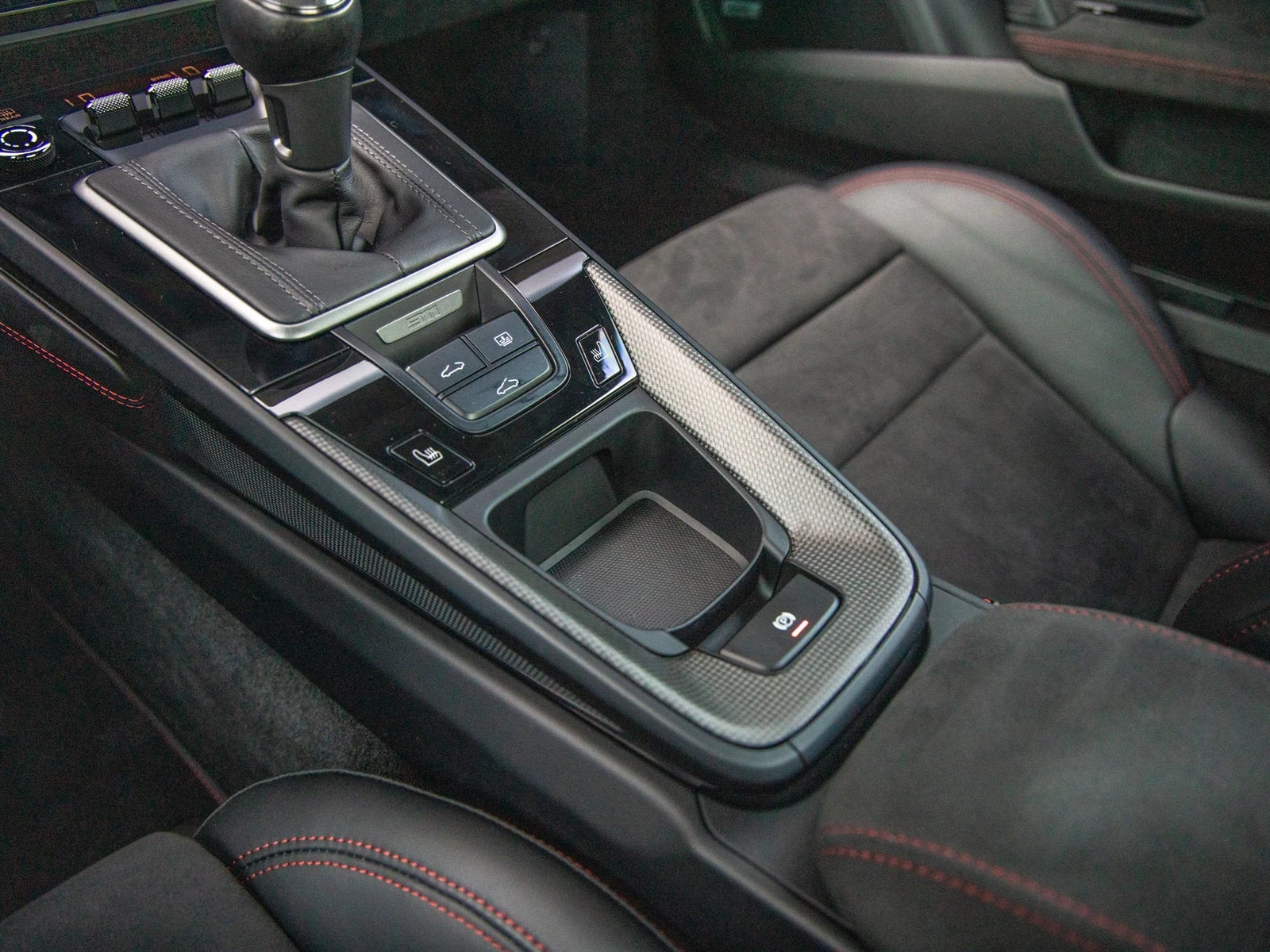 2024 Porsche 911 Carrera GTS Manual interior, center console, Black / Carmine Red GTS interior