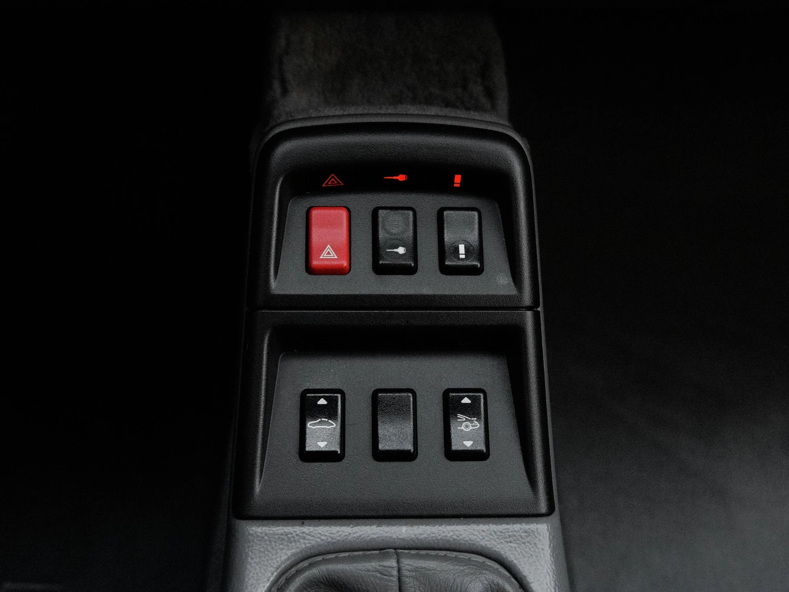 1996 Porsche 911 Carrera Coupe interior, center console