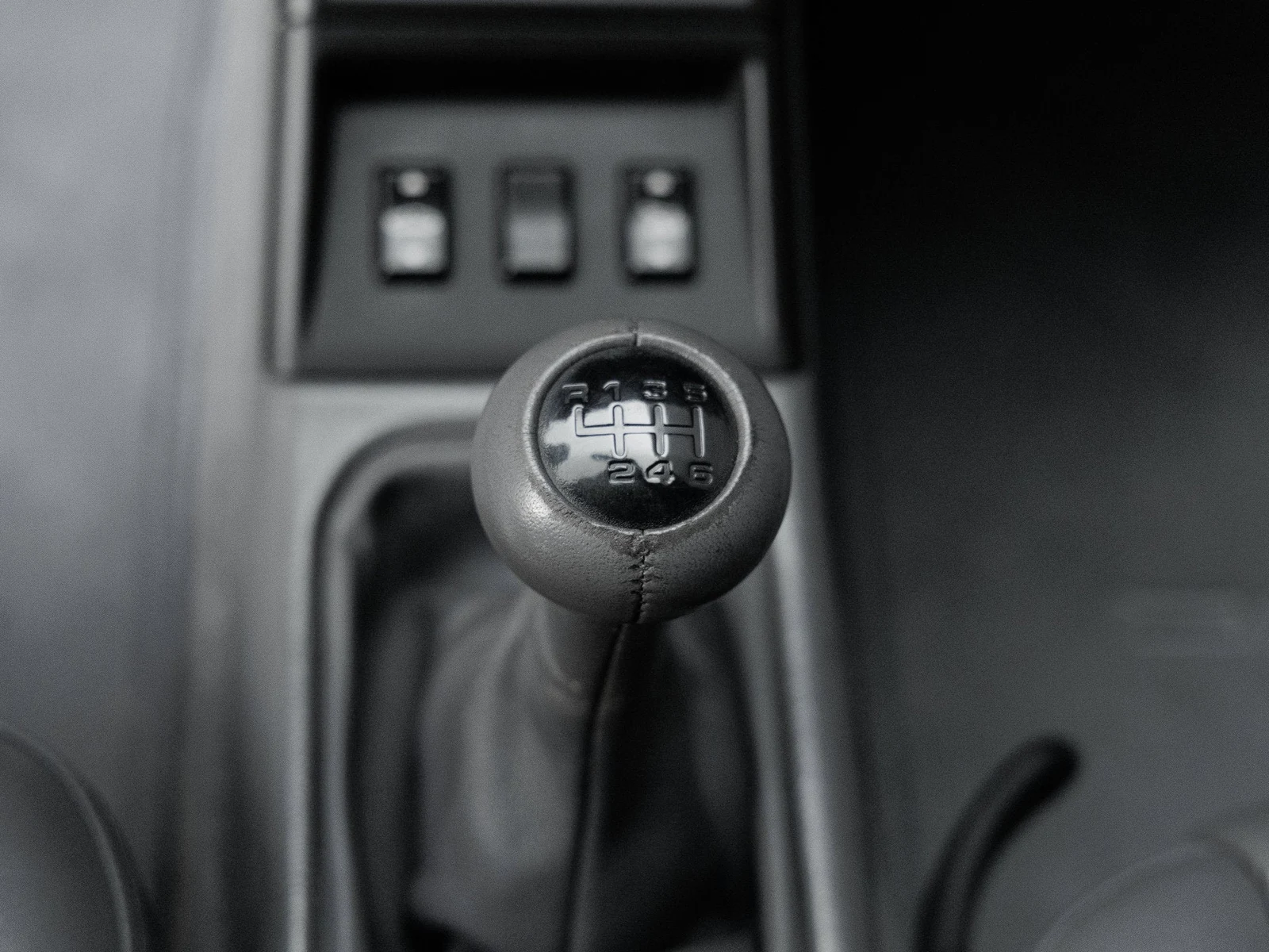1996 Porsche 911 Carrera Coupe interior, center console