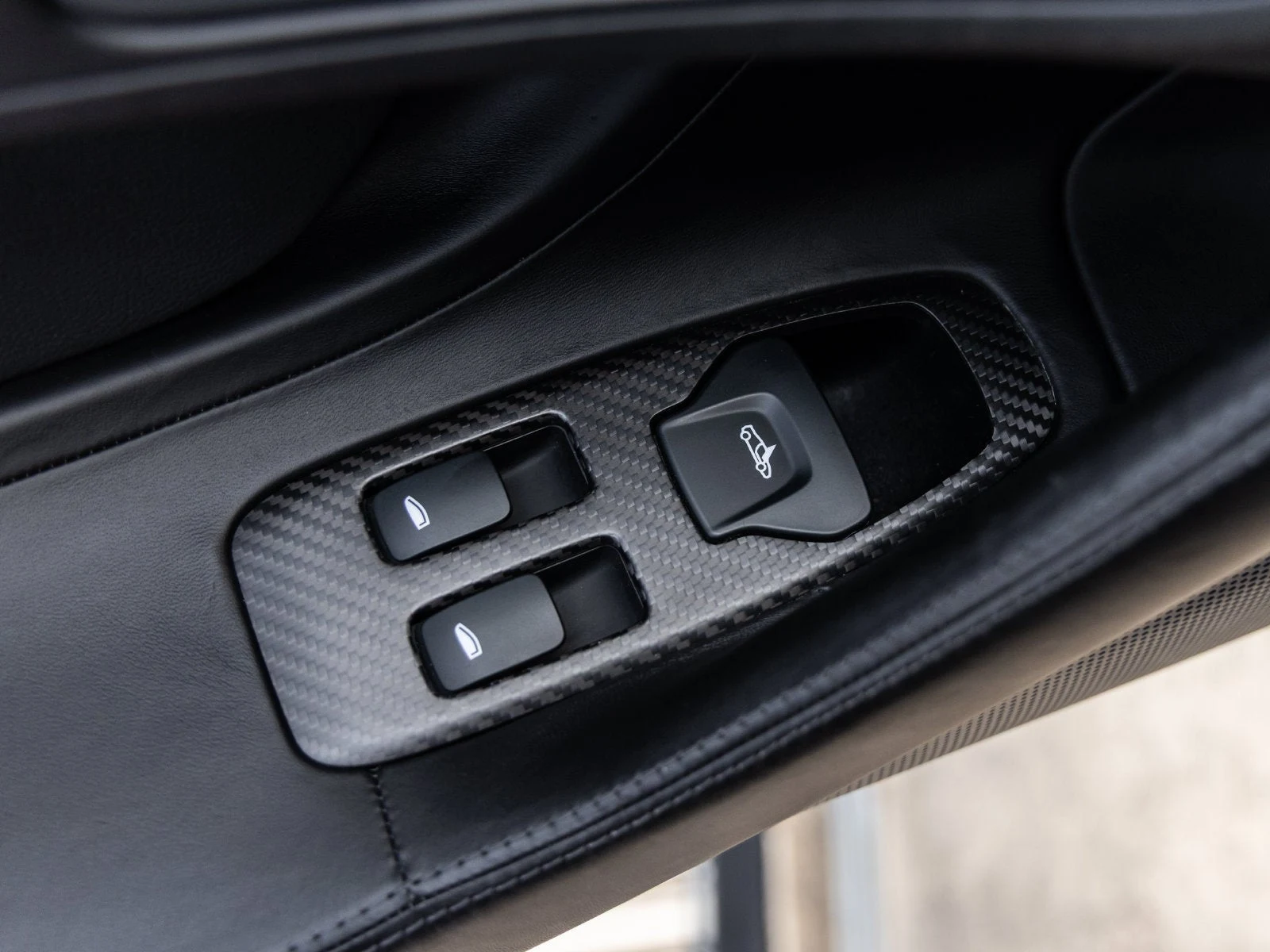 2020 McLaren 570S Spider interior, door panel