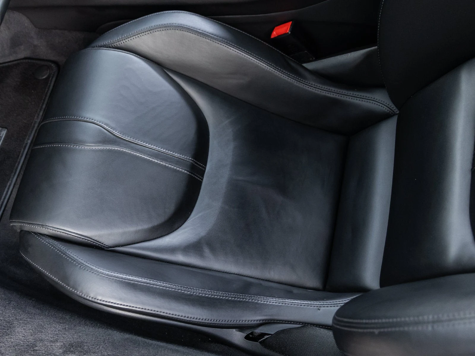 2020 McLaren 570S Spider interior, seats