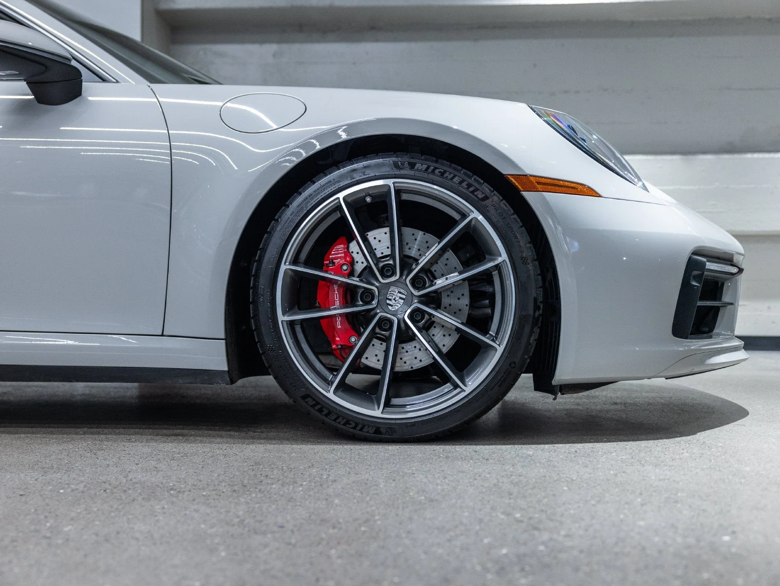 2023 Porsche 911 Carrera 4S wheel