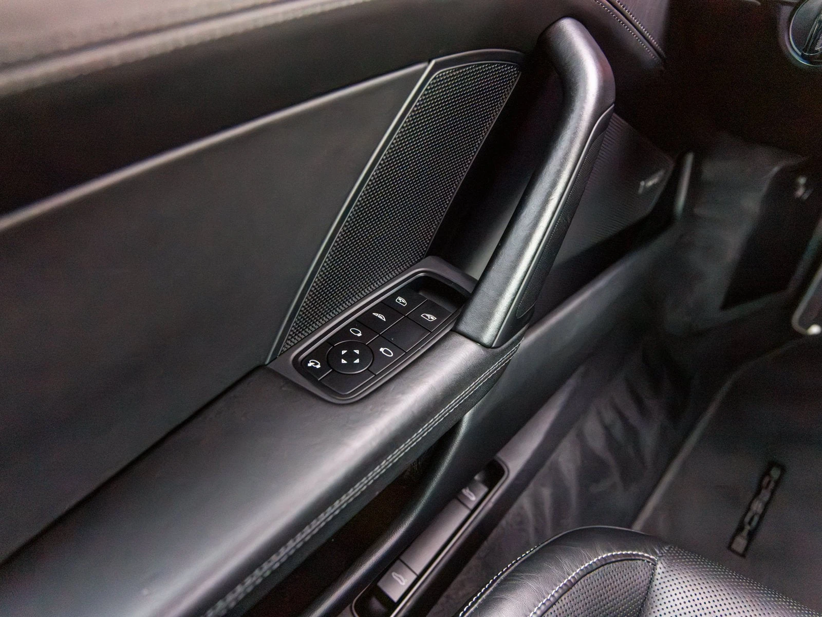 2022 Porsche 911 Carrera GTS Cabriolet interior, door panel, Black leather with Chalk stitching