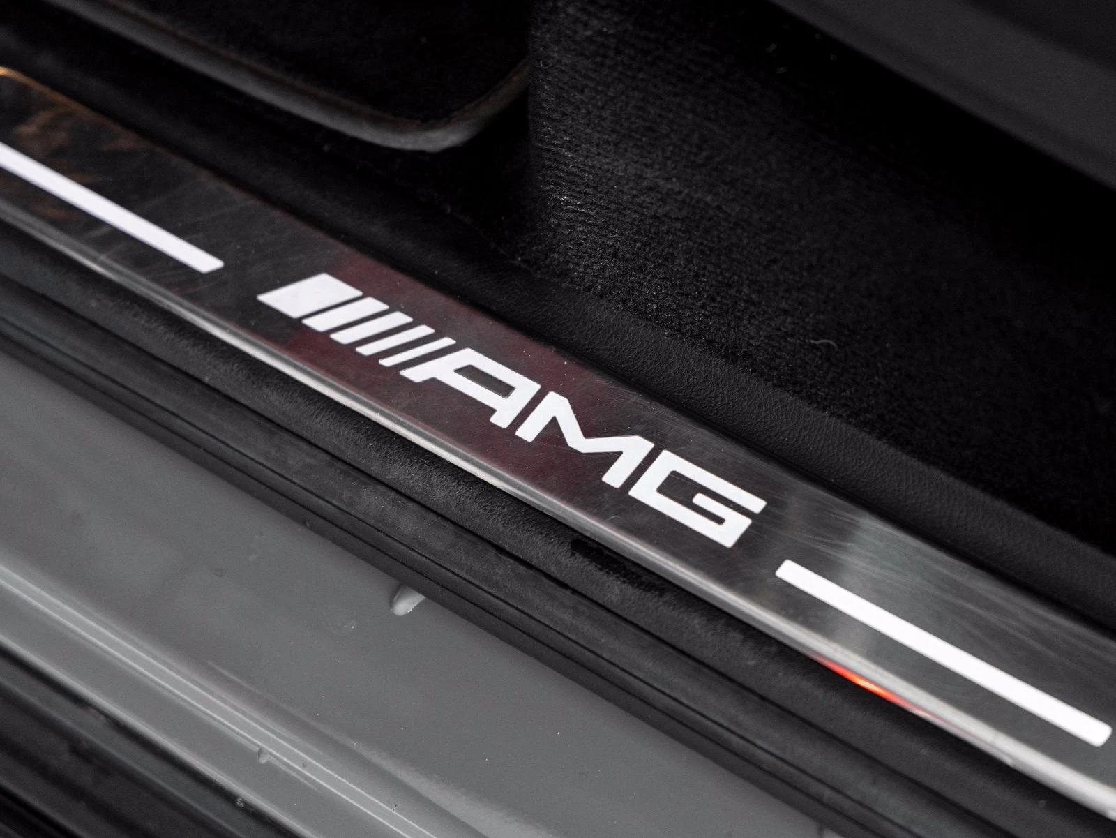 2022 Mercedes-AMG G 63 interior, door sill, Bengal Red / Black leather
