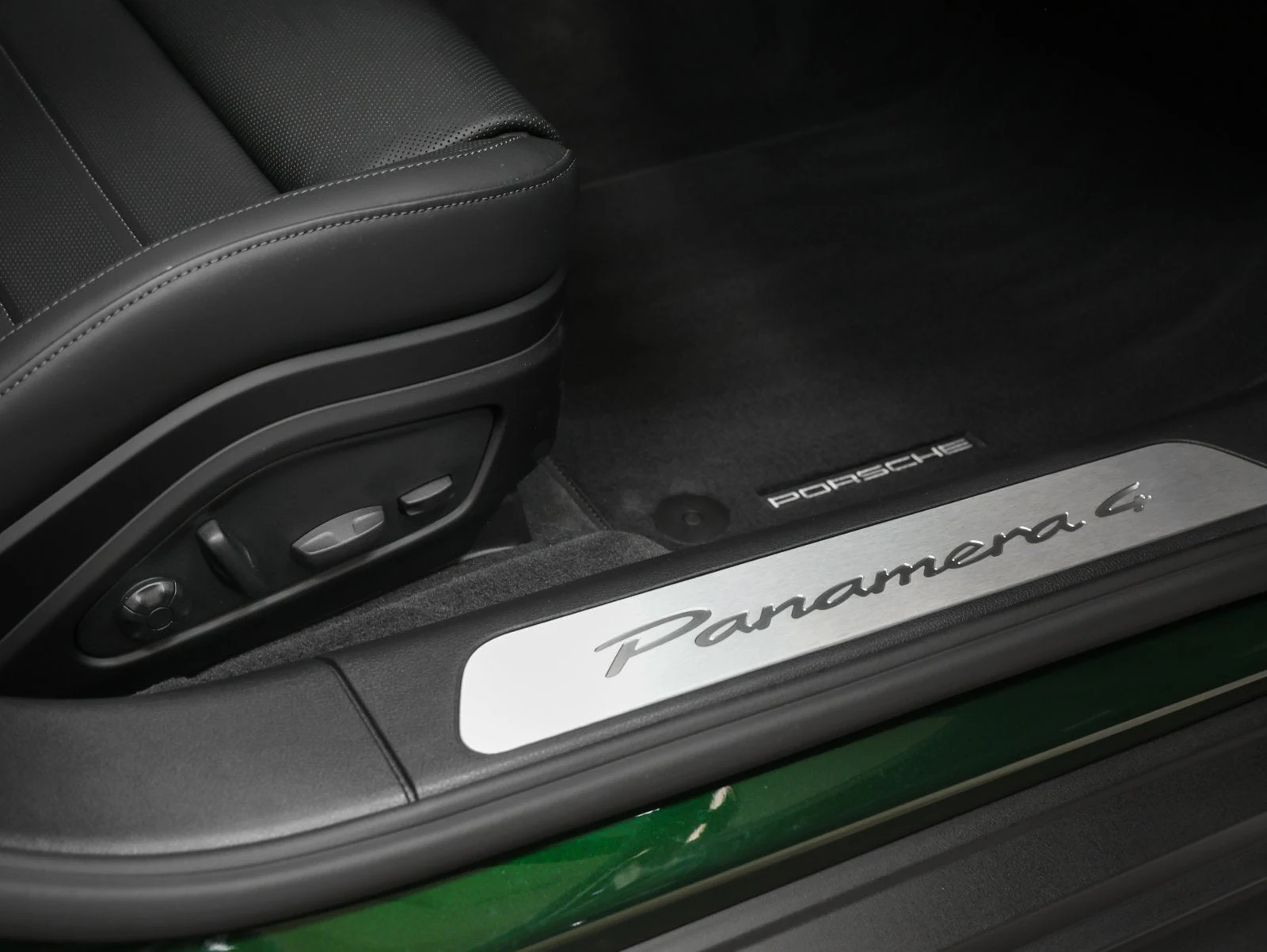 2026 Porsche Panamera 4 E-Hybrid interior, Black leather