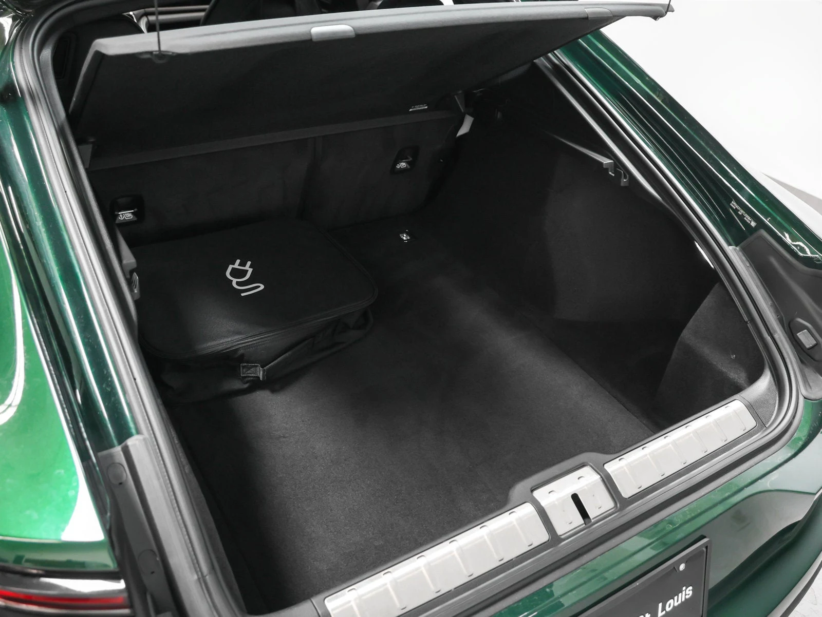 2026 Porsche Panamera 4 E-Hybrid trunk