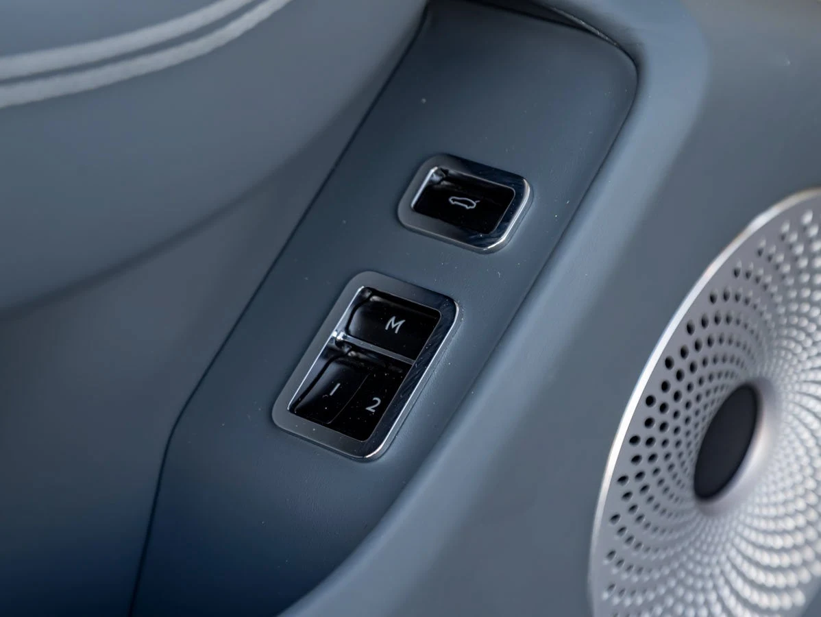 2022 Bentley Flying Spur V8 interior, center console, Magnolia