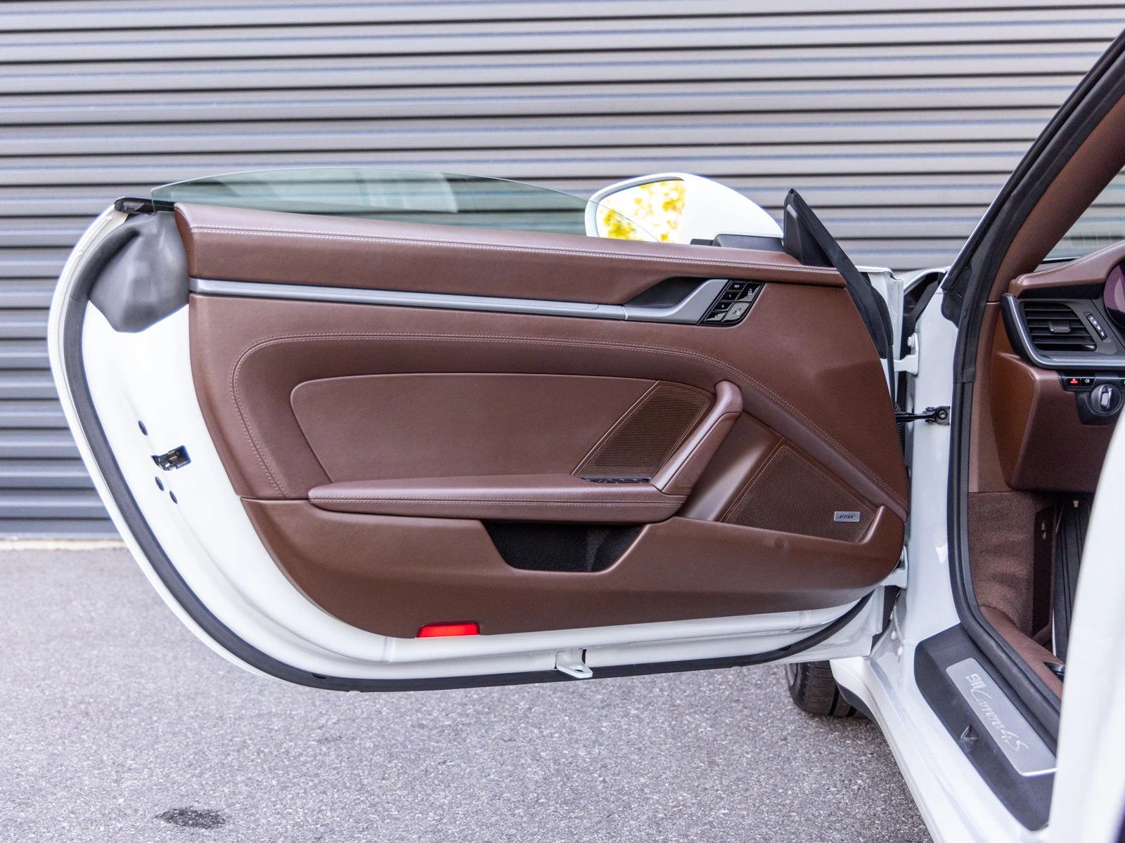 2021 Porsche 911 Carrera 4S Cabriolet interior, door panel