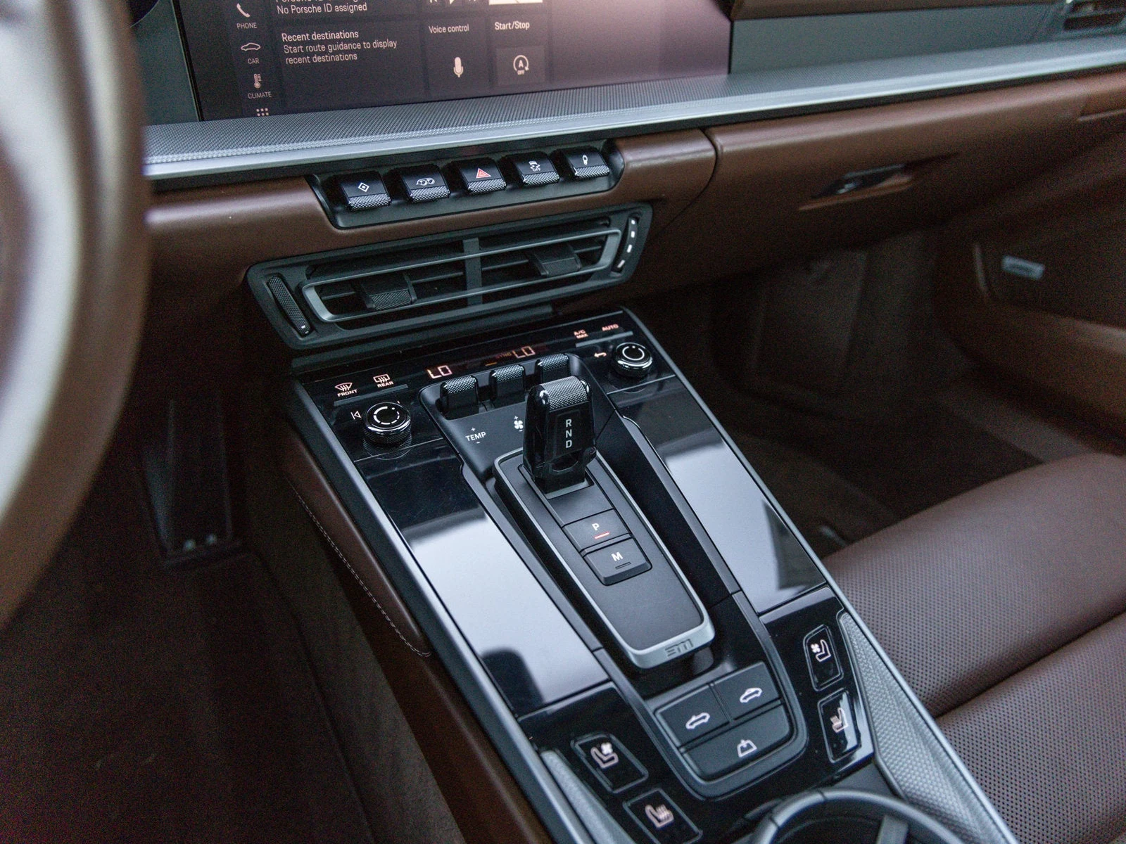 2021 Porsche 911 Carrera 4S Cabriolet interior, center console