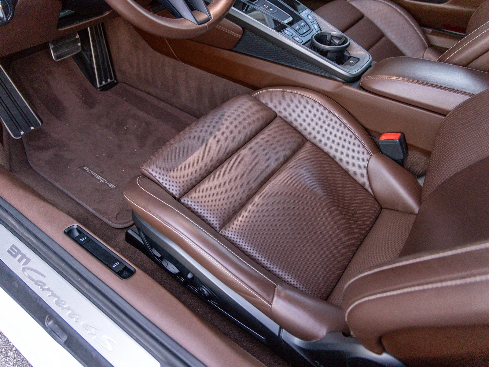 2021 Porsche 911 Carrera 4S Cabriolet interior, seats