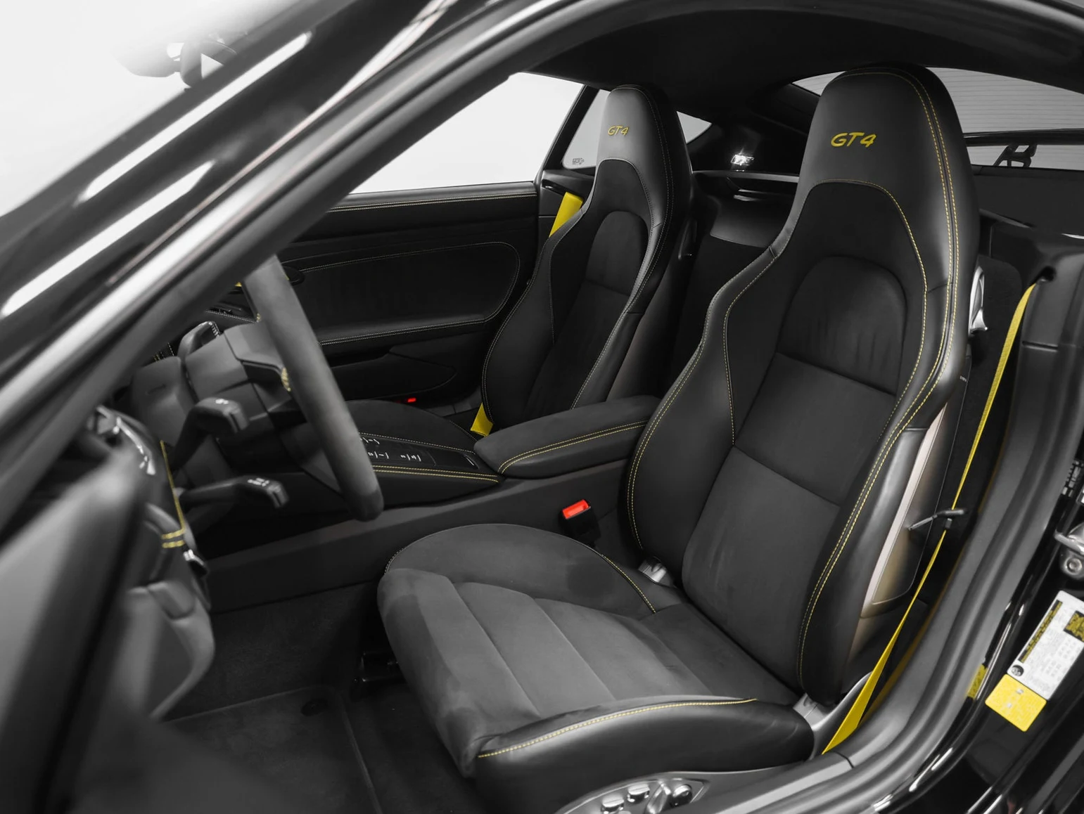 2021 Porsche 718 Cayman GT4 Manual interior, seats