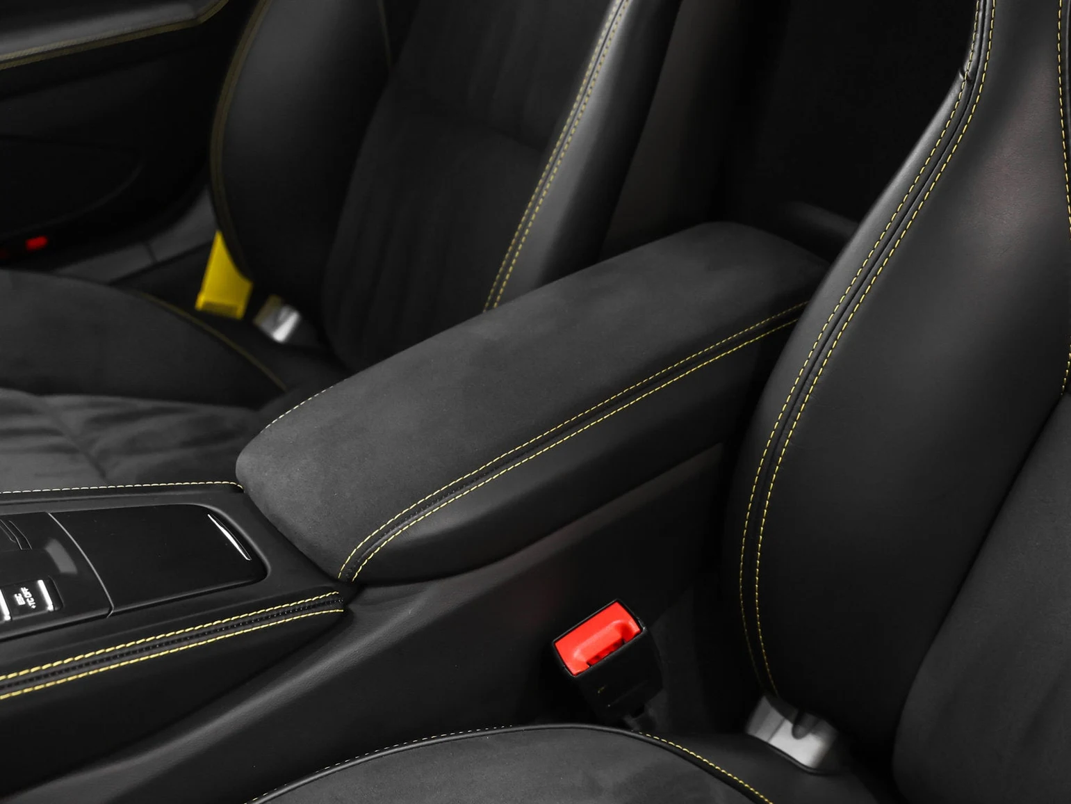 2021 Porsche 718 Cayman GT4 Manual interior, seats