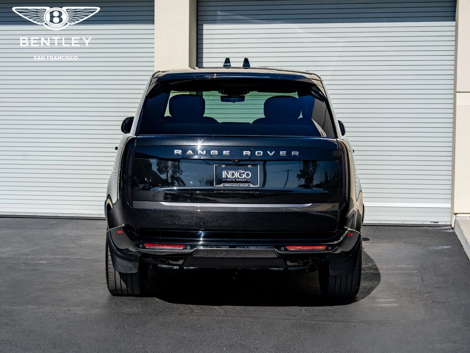 2025 Land Rover Range Rover Autobiography, rear three-quarter view, Santorini Black Metallic
