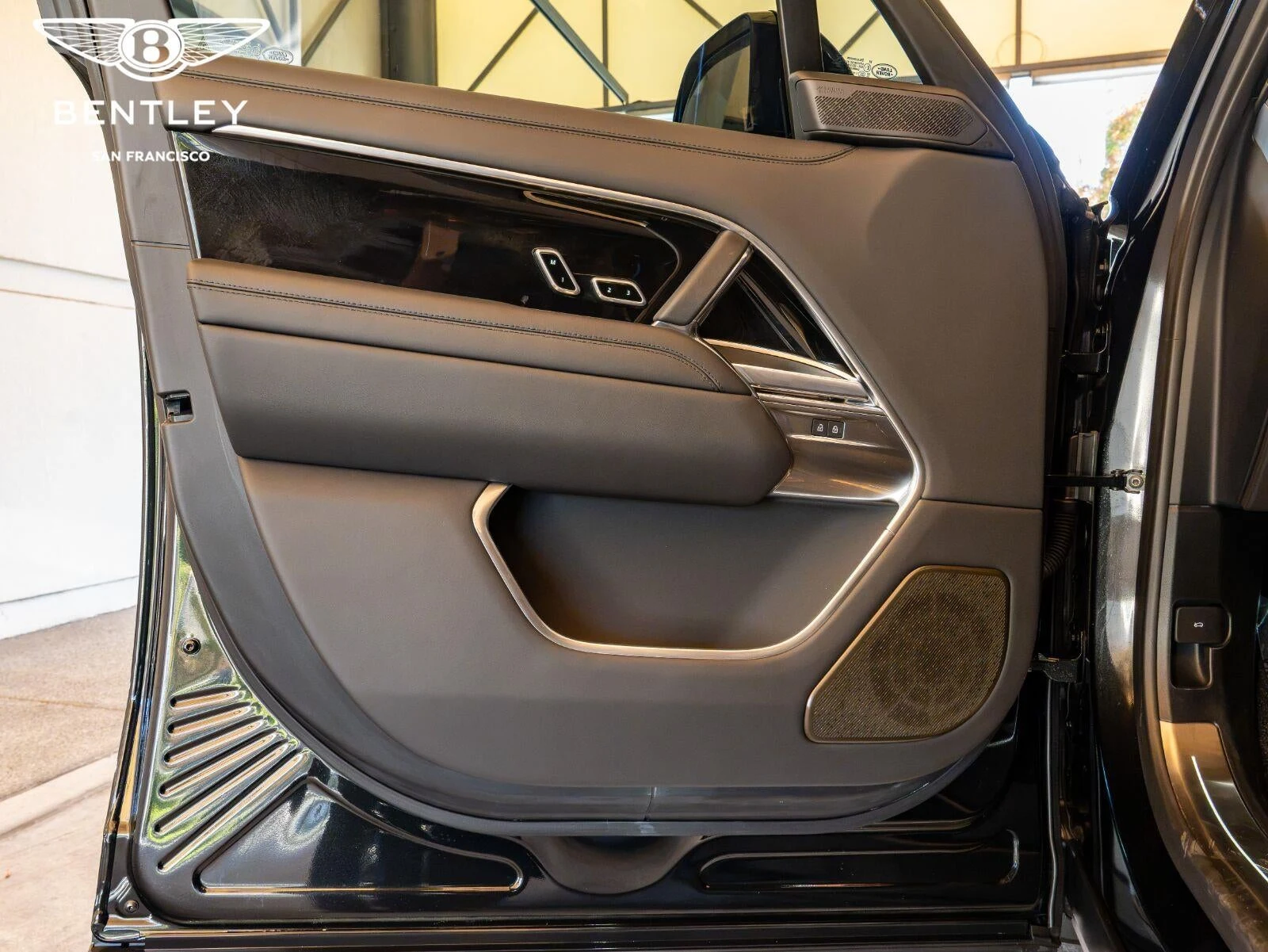 2025 Land Rover Range Rover Autobiography interior, door panel