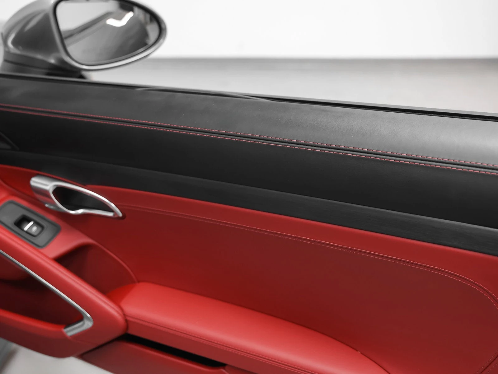 2025 Porsche 718 Boxster GTS 4.0 Manual interior, door panel, Black / Bordeaux Red leather