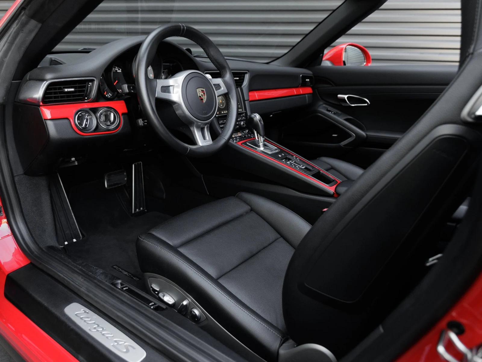 2016 Porsche 911 Targa 4S interior