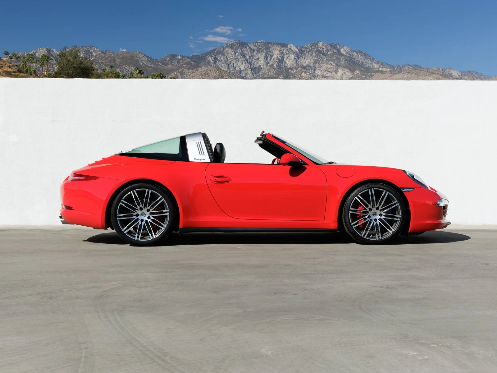 2016 Porsche 911 Targa 4S, side profile, Guards Red