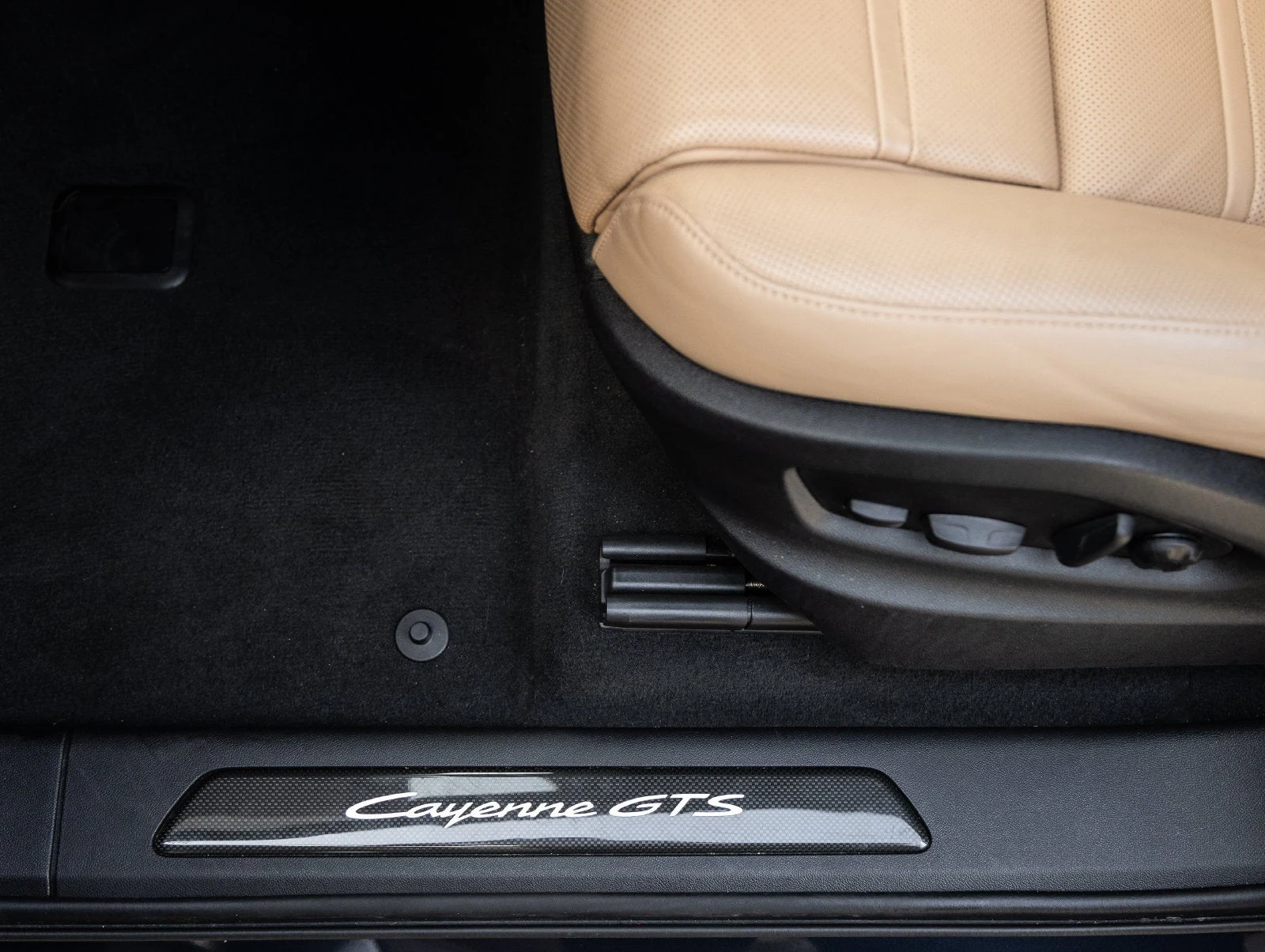 2025 Porsche Cayenne GTS interior, door sill, Black / Mojave Beige leather