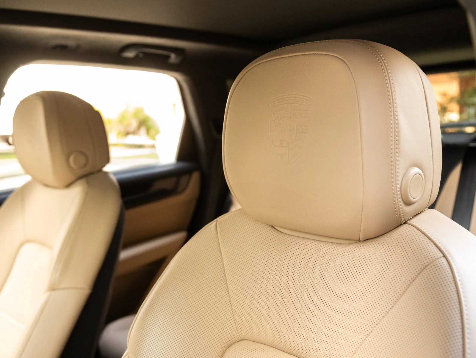2025 Porsche Cayenne GTS interior, seats, Black / Mojave Beige leather