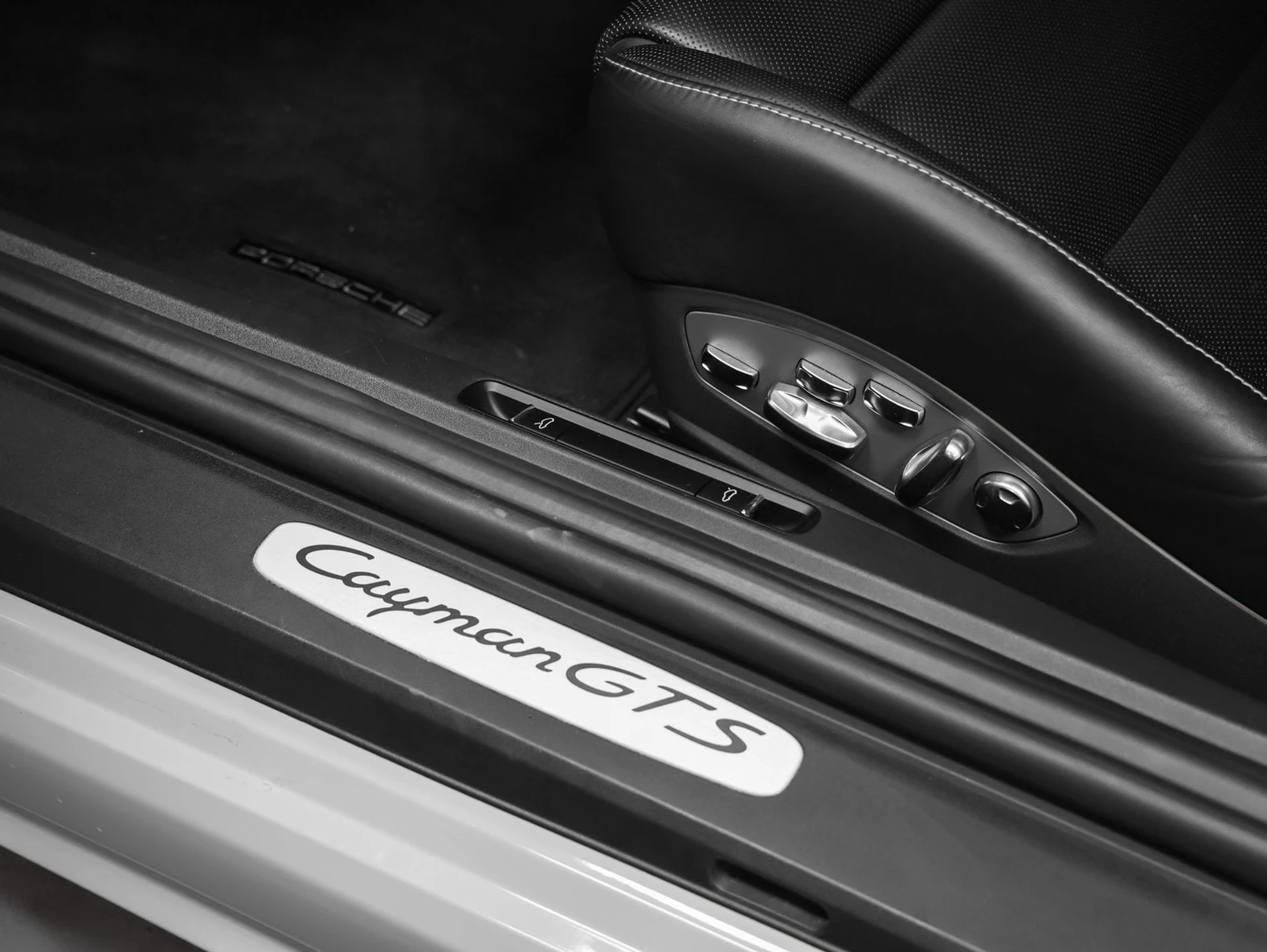2023 Porsche 718 Cayman GTS 4.0 Manual interior, center console