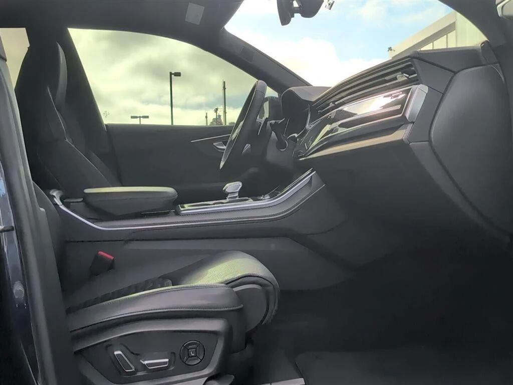 2025 Audi RS Q8 performance interior