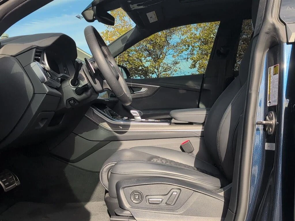 2025 Audi RS Q8 performance interior