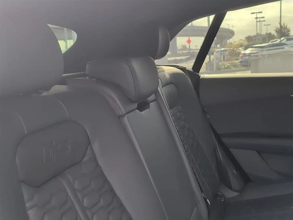 2025 Audi RS Q8 performance interior
