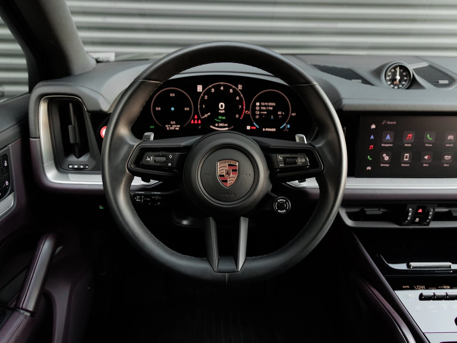 2026 Porsche Cayenne E-Hybrid interior, Black / Blackberry leather