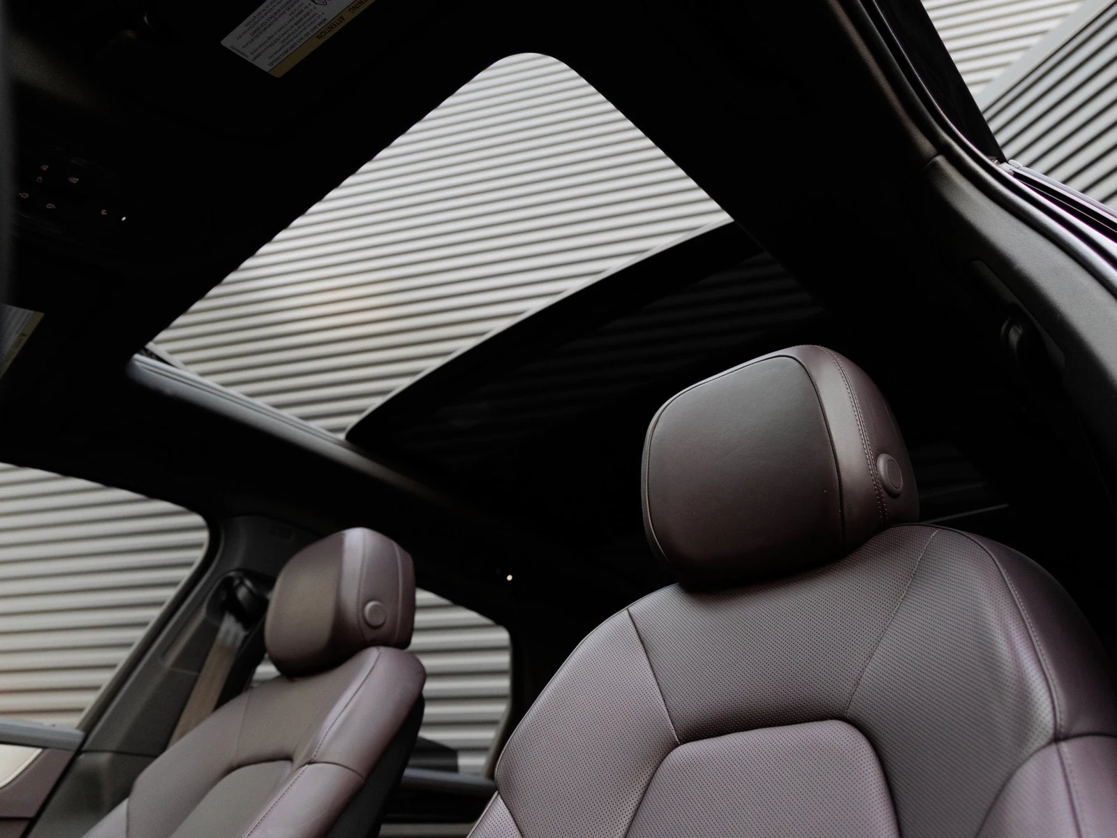 2026 Porsche Cayenne E-Hybrid interior, Black / Blackberry leather