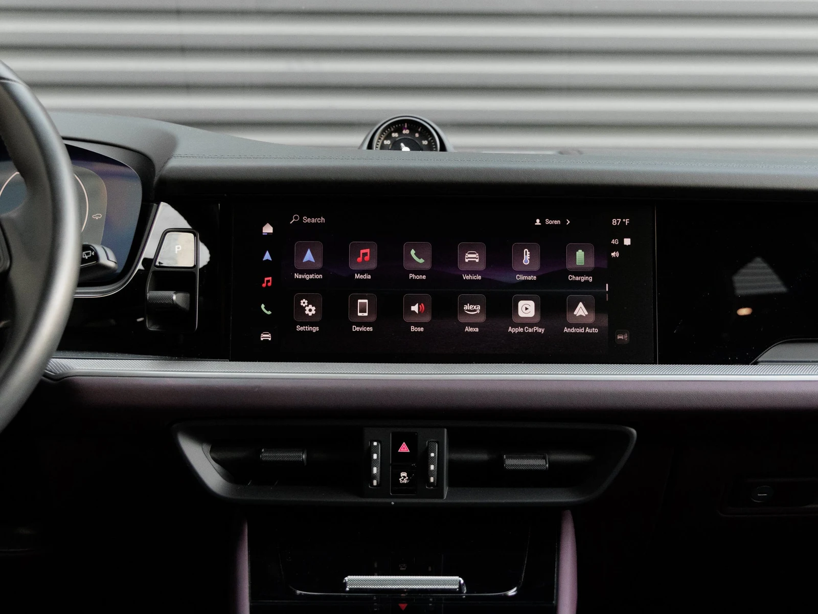 2026 Porsche Cayenne E-Hybrid interior, Black / Blackberry leather