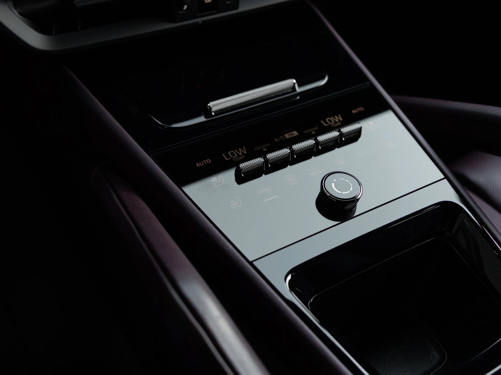 2026 Porsche Cayenne E-Hybrid interior, center console, Black / Blackberry leather
