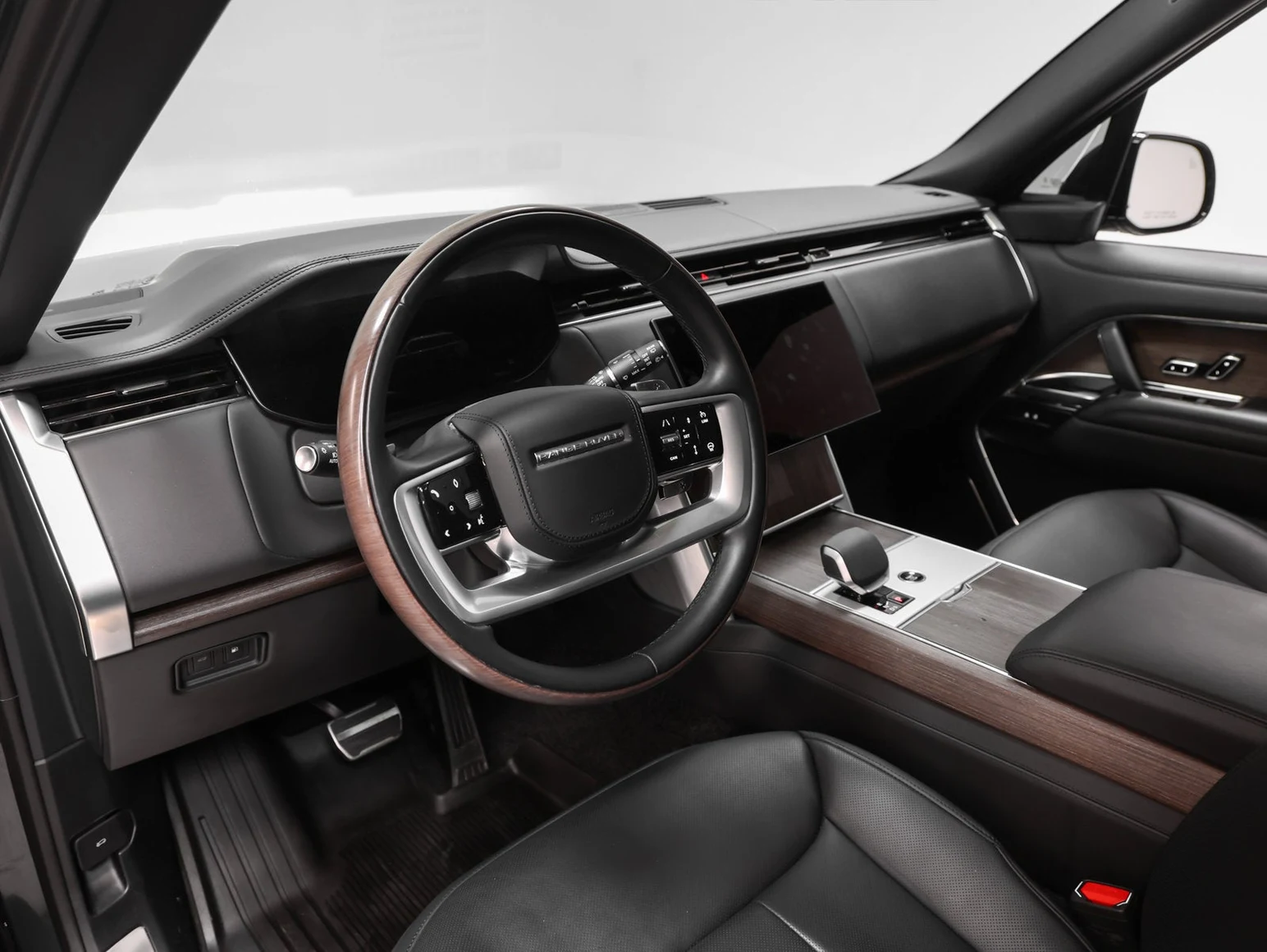 2025 Land Rover Range Rover Plug-In Hybrid Autobiography interior, Ebony / Ebony leather