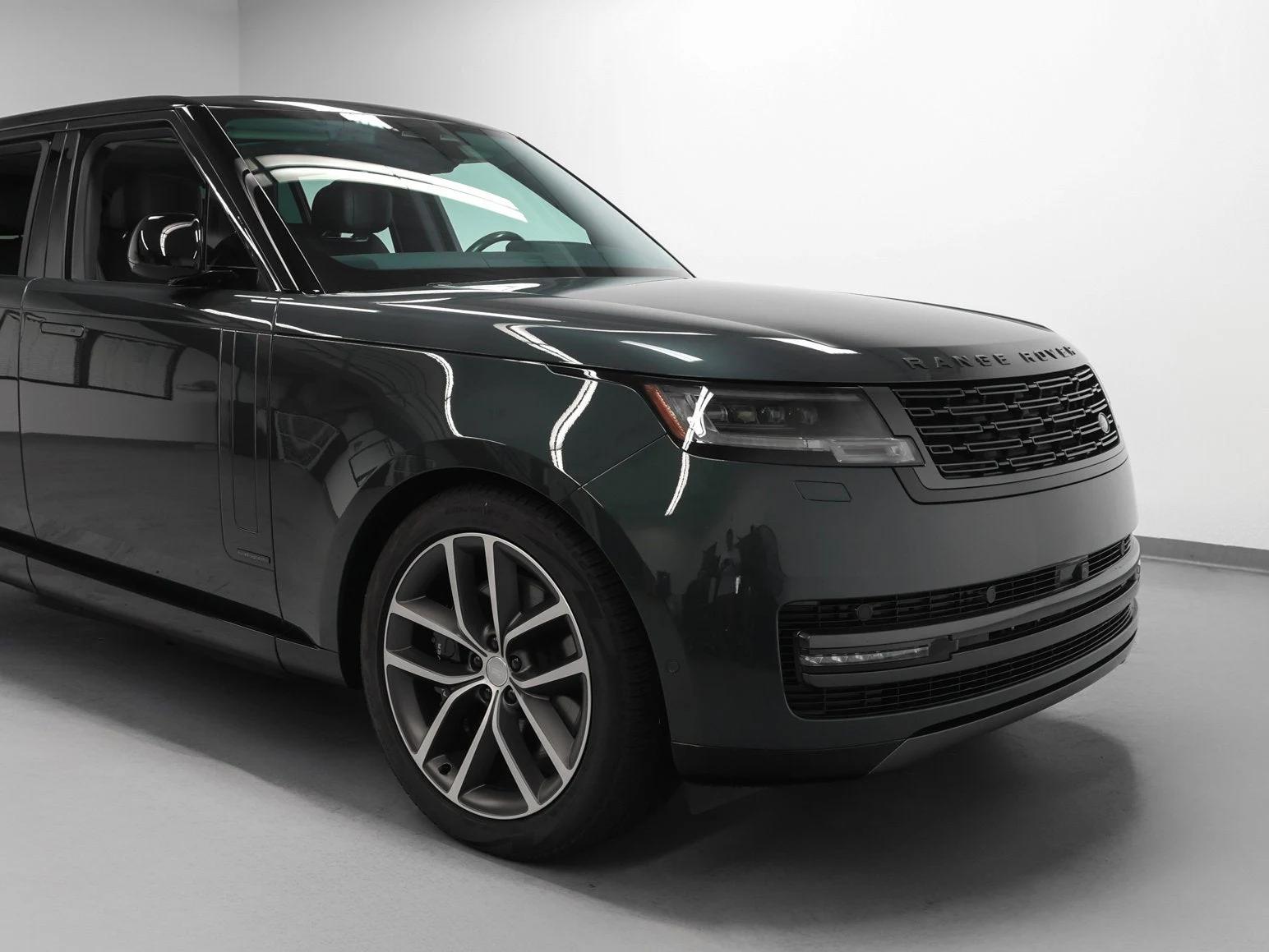2025 Land Rover Range Rover Plug-In Hybrid Autobiography for sale, exterior, Belgravia Green Metallic